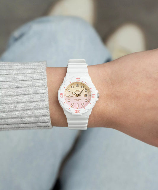 Дамски аналогов часовник Casio - Casio Collection - LRW-200H-4E2VDR