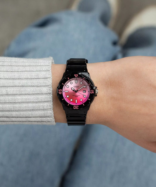 Дамски аналогов часовник Casio - Casio Collection - LRW-200H-4EVDR