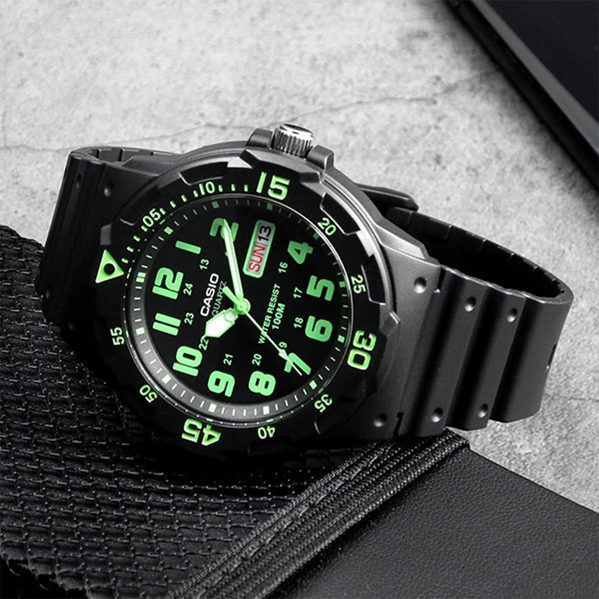 Мъжки аналогов часовник Casio - MRW-200H-3BVDF