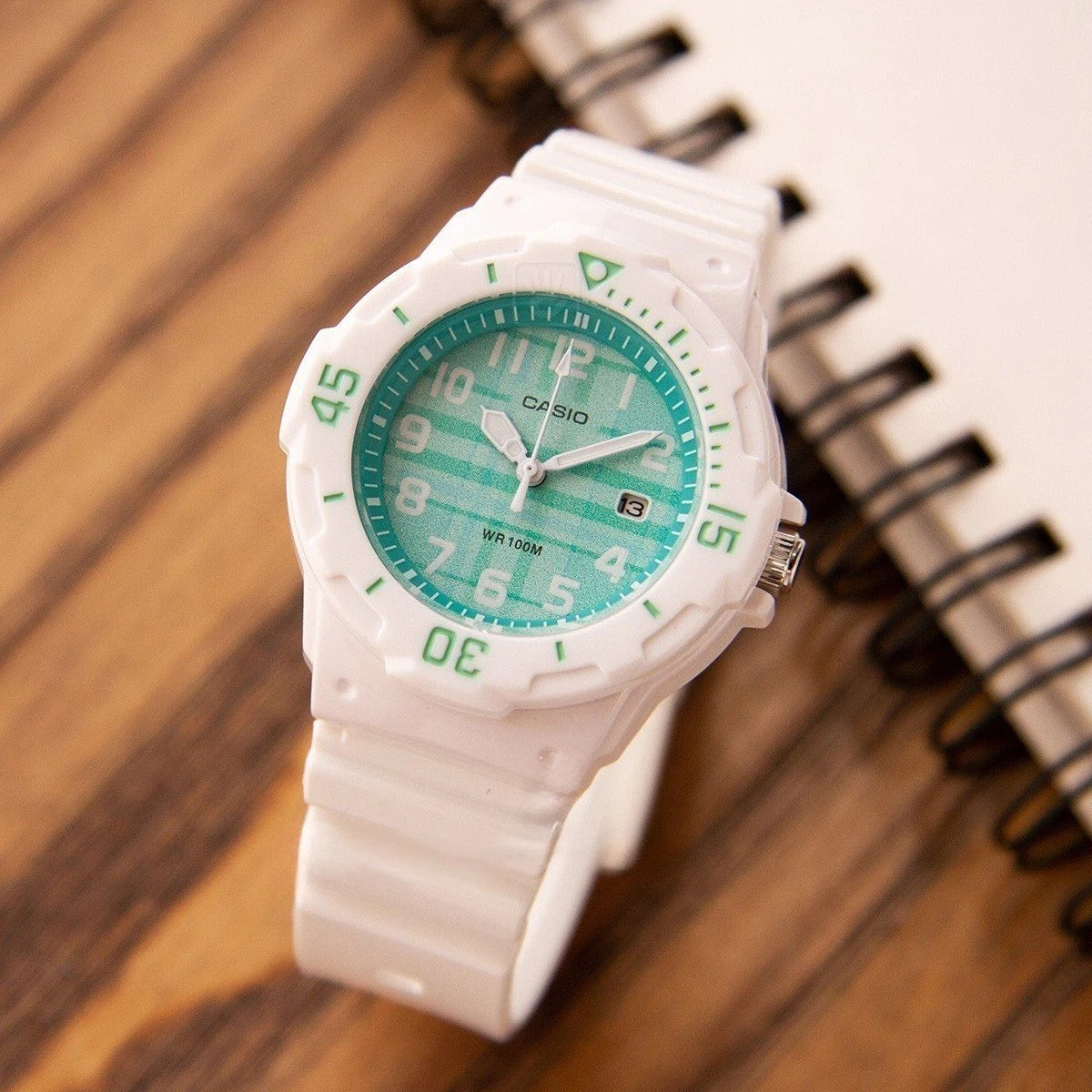 Дамски аналогов часовник Casio - Casio Collection - LRW-200H-3CVDF