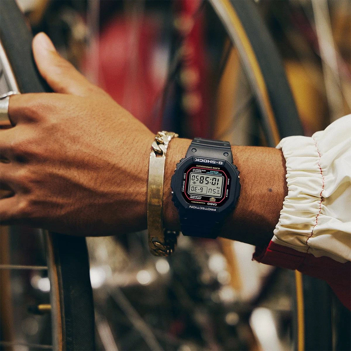 Мъжки часовник Casio G-Shock - DW-5600RL-1ER