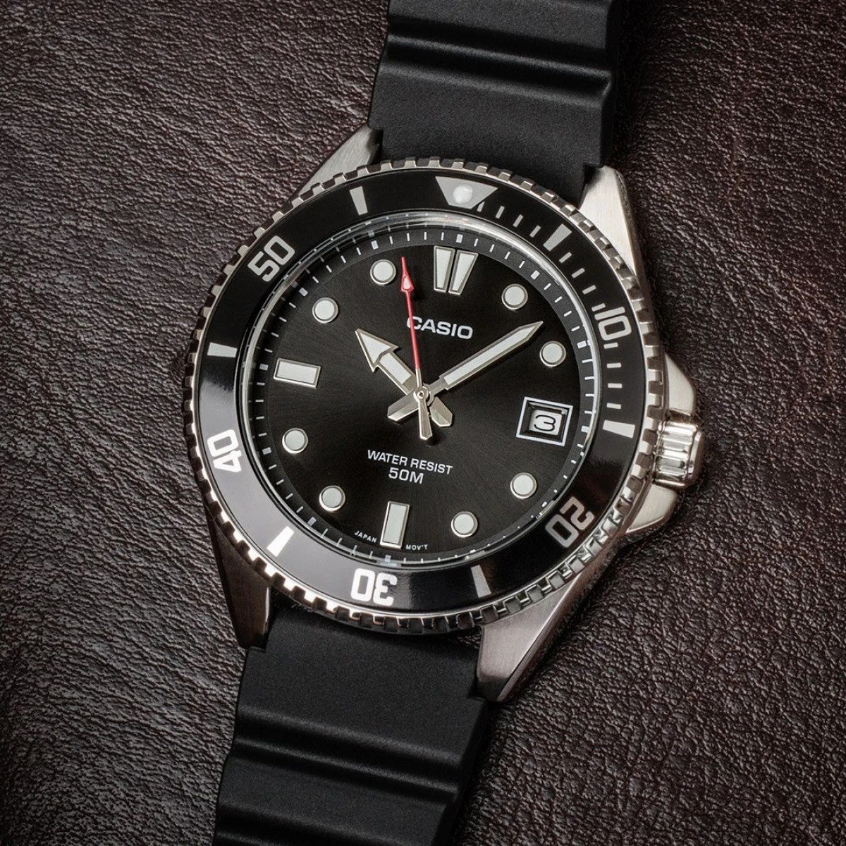 Мъжки аналогов часовник Casio Diving - MDV-10-1A1VEF
