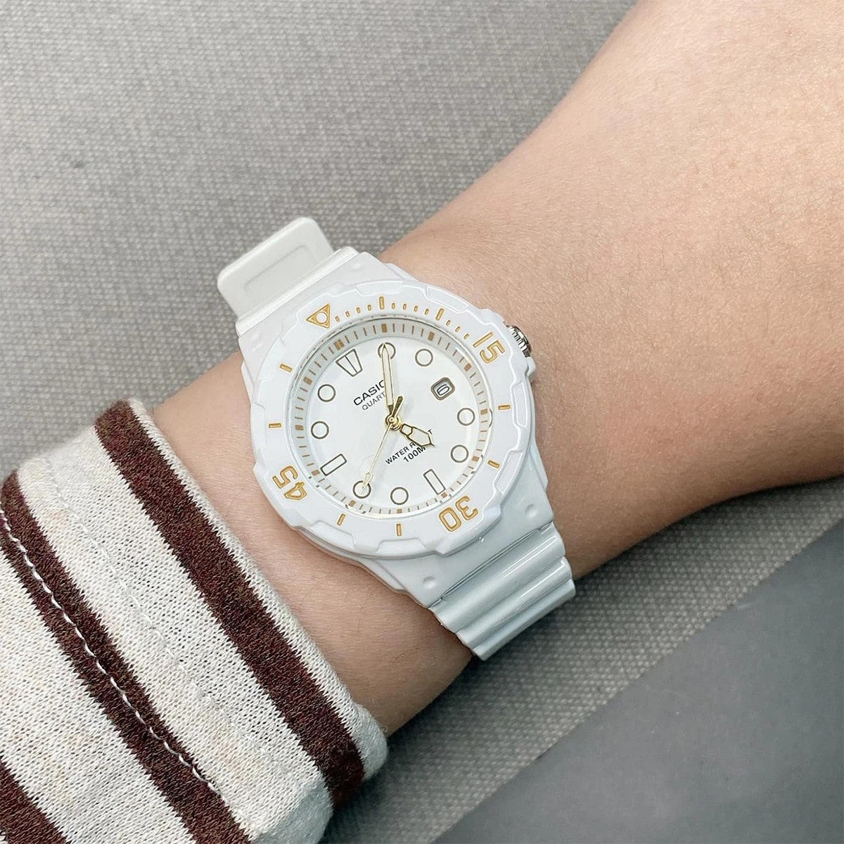 Дамски аналогов часовник Casio - Casio Collection - LRW-200H-7E2VDF
