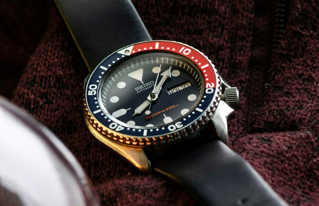 Seiko автоматик с червено-син безел