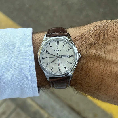 Мъжки аналогов часовник Casio - Casio Collection - MTP-V006L-7CUDF