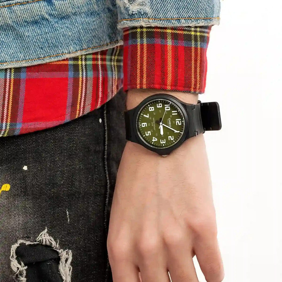 Мъжки аналогов часовник CASIO - Casio Collection - MW-240-3BVDF