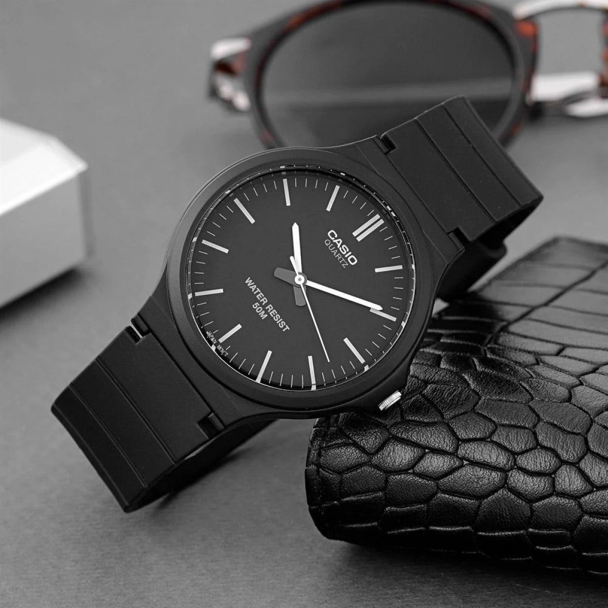 Мъжки часовник CASIO COLLECTION - MW-240-1EVEF