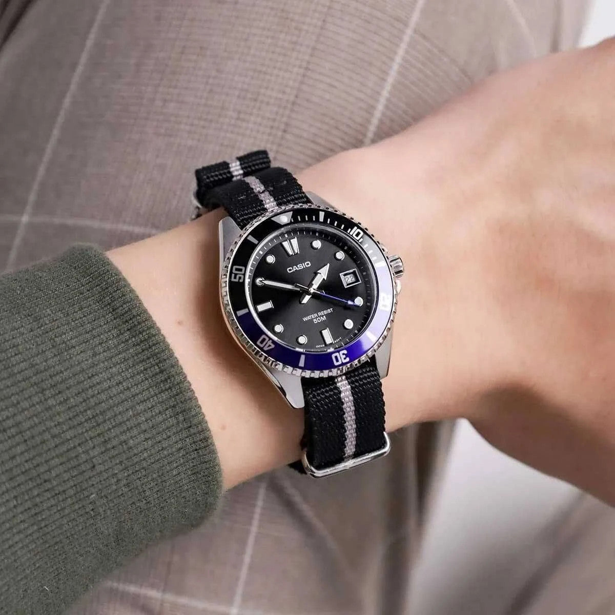 Мъжки аналогов часовник Casio Diving - MDV-10C-1A2VEF