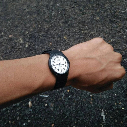 Мъжки аналогов часовник Casio - MQ-24-7B2LDF