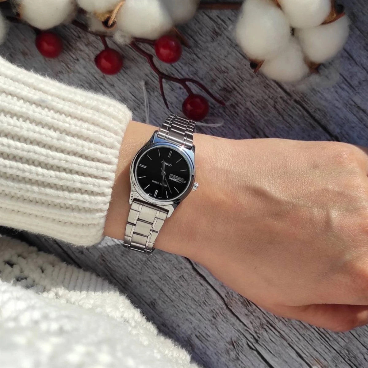 Дамски аналогов часовник Casio - Casio Collection - LTP-V006D-1B2UDF