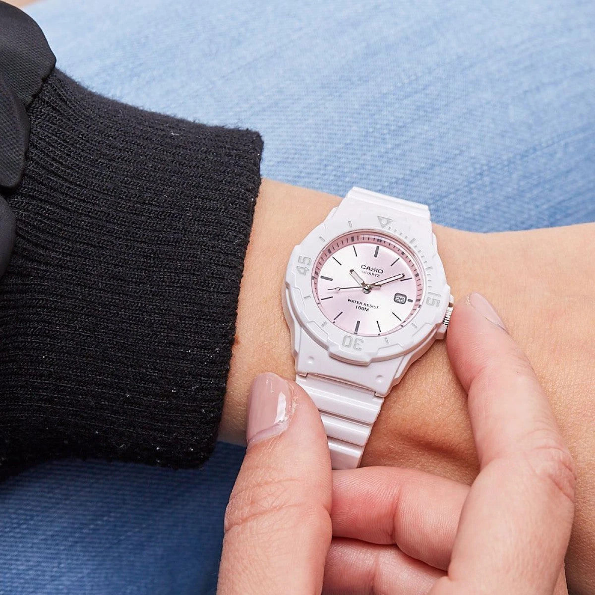 Дамски аналогов часовник Casio - Casio Collection - LRW-200H-4E3VDF