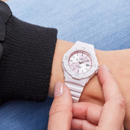 Дамски аналогов часовник Casio - Casio Collection - LRW-200H-4E3VDF