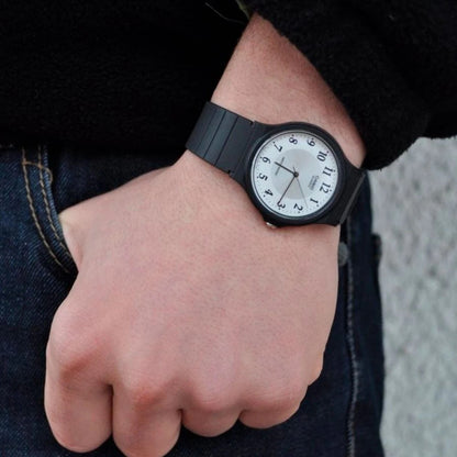 Мъжки аналогов часовник Casio - MQ-24-7B3LDF
