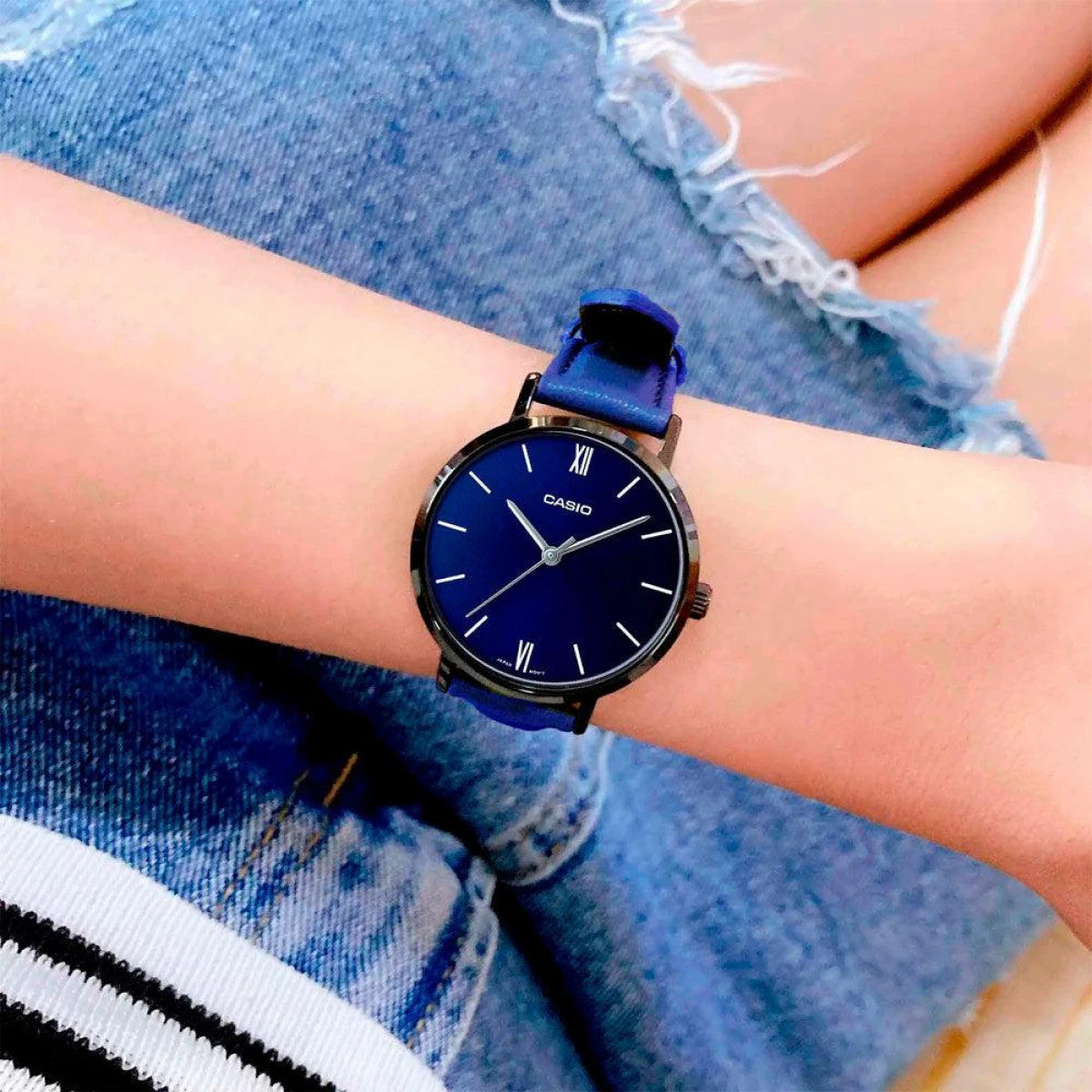 Дамски аналогов часовник Casio - Casio Collection - LTP-VT02BL-2AUDF