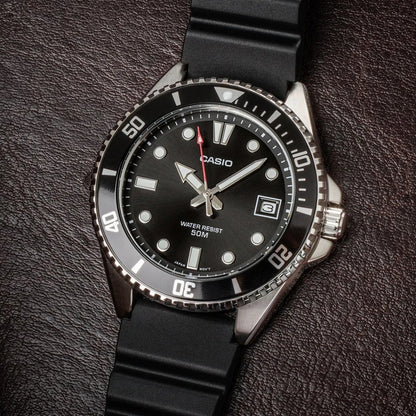 Мъжки аналогов часовник Casio Diving - MDV-10-1A1VEF