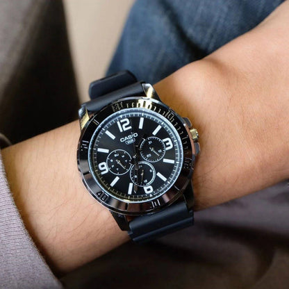 Мъжки аналогов часовник Casio Multi-Dial - Casio Collection - MTP-VD300-1BUDF