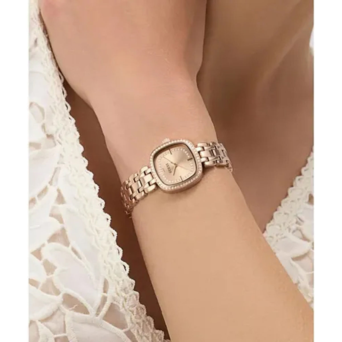 Дамски часовник GUESS - GW1018L4