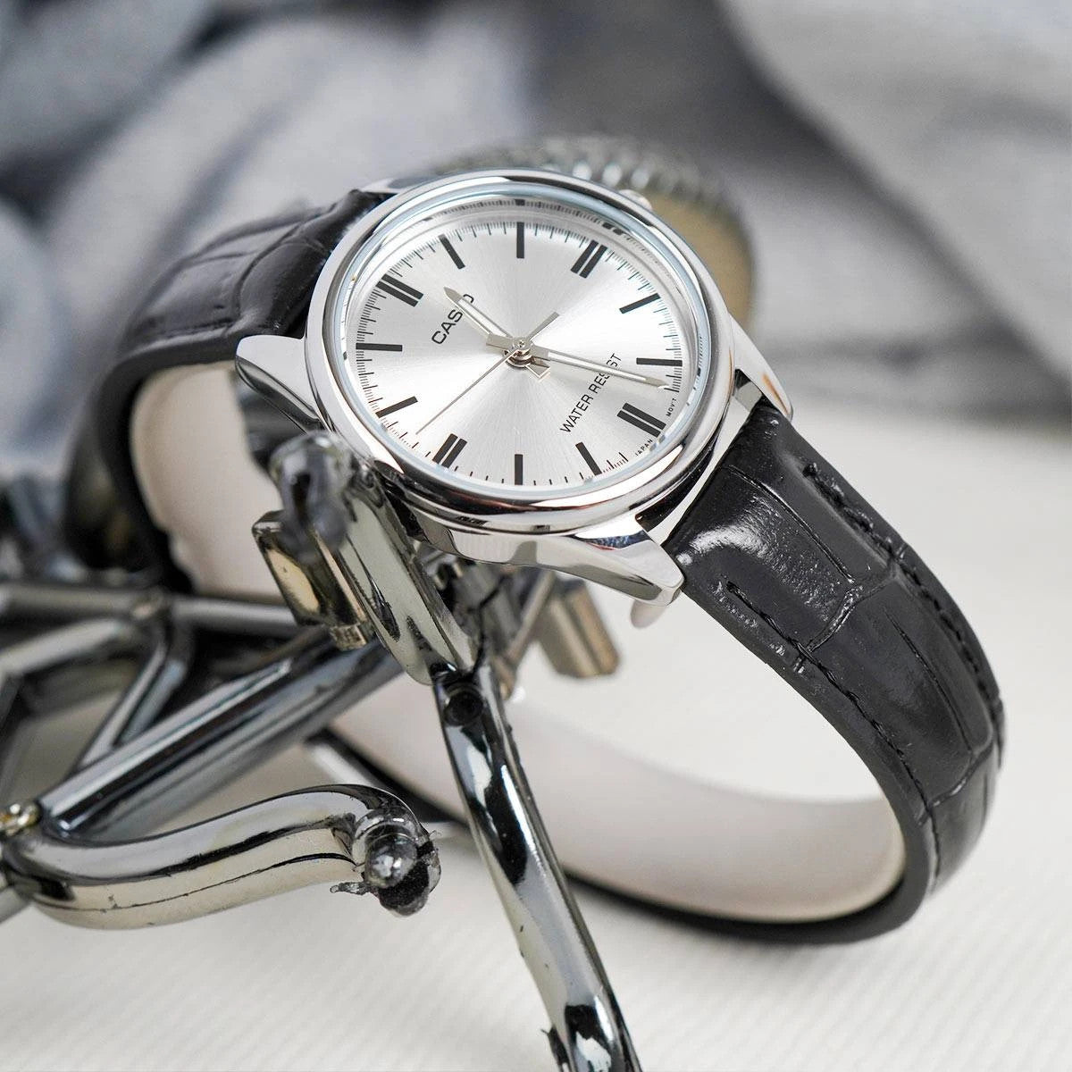 Дамски аналогов часовник Casio - Casio Collection - LTP-V005L-7AUDF