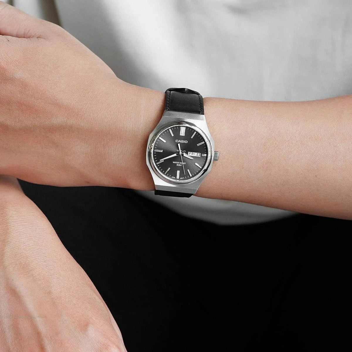 Мъжки аналогов часовник Casio - Casio Collection - MTP-E735L-8AVDF