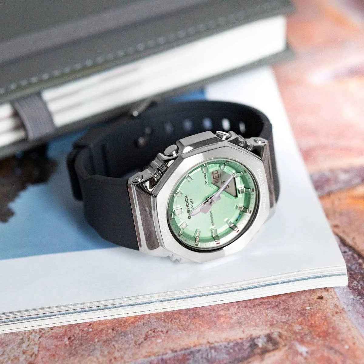Дамски часовник Casio G-Shock - GM-S2110-3AER