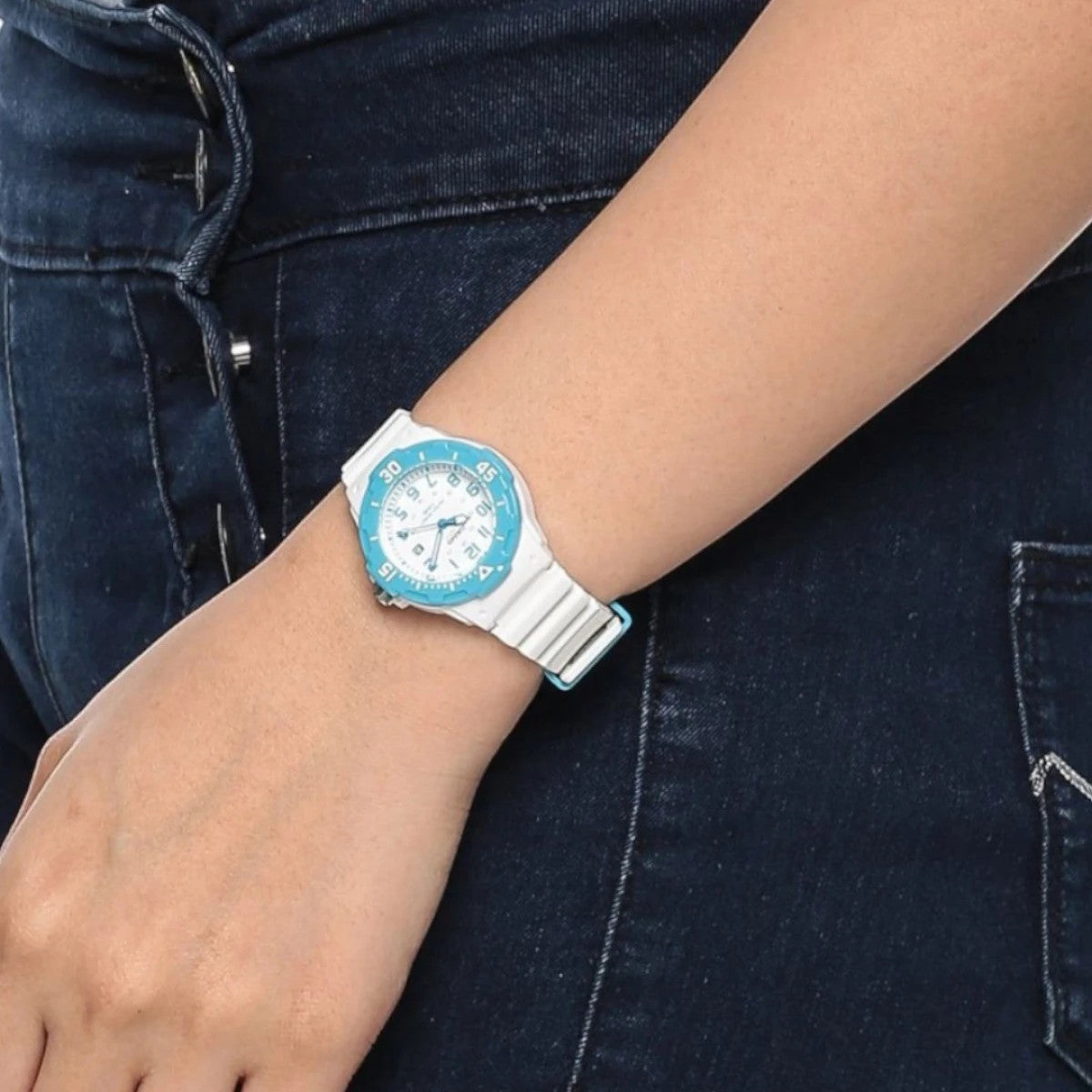Мъжки часовник CASIO - LRW-200H-2BVDF