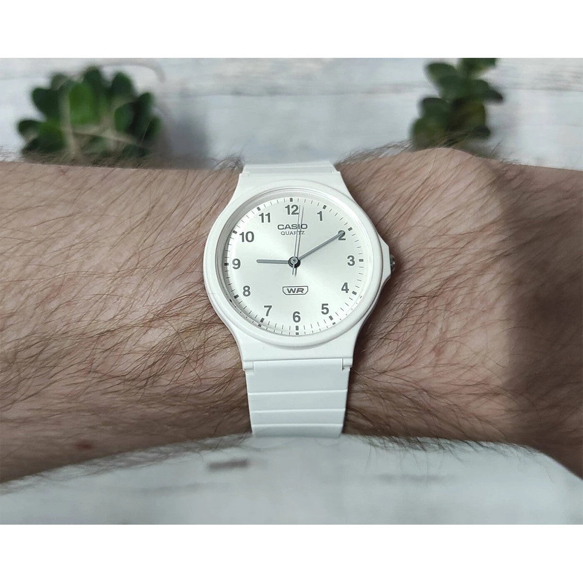 Мъжки аналогов часовник Casio - MQ-24B-7BEF