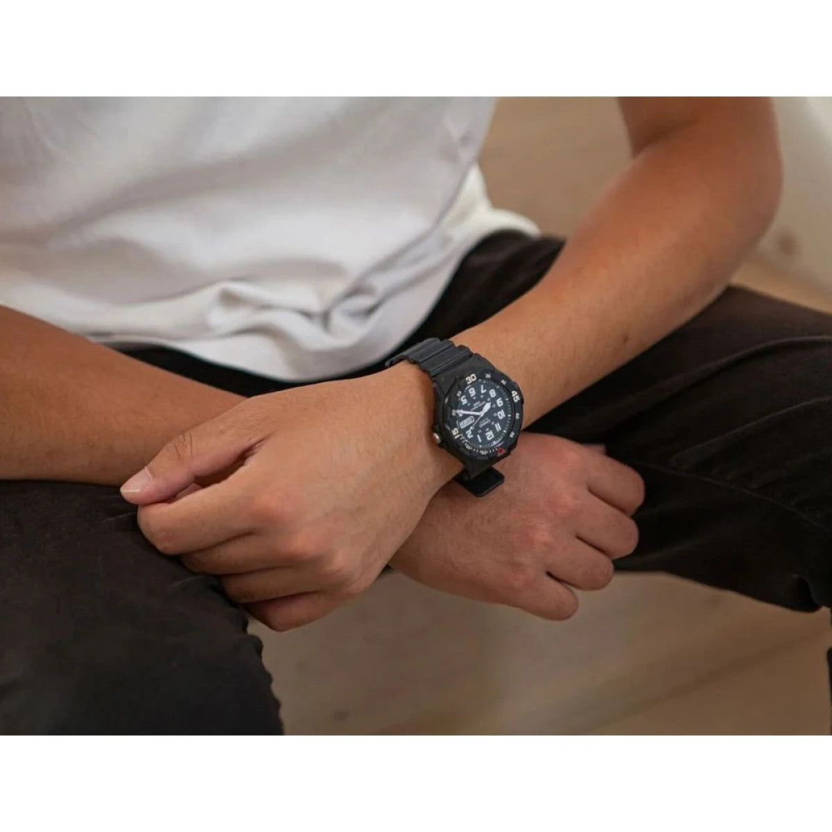 Мъжки аналогов часовник Casio - Casio Collection - MRW-200H-1B2VDF