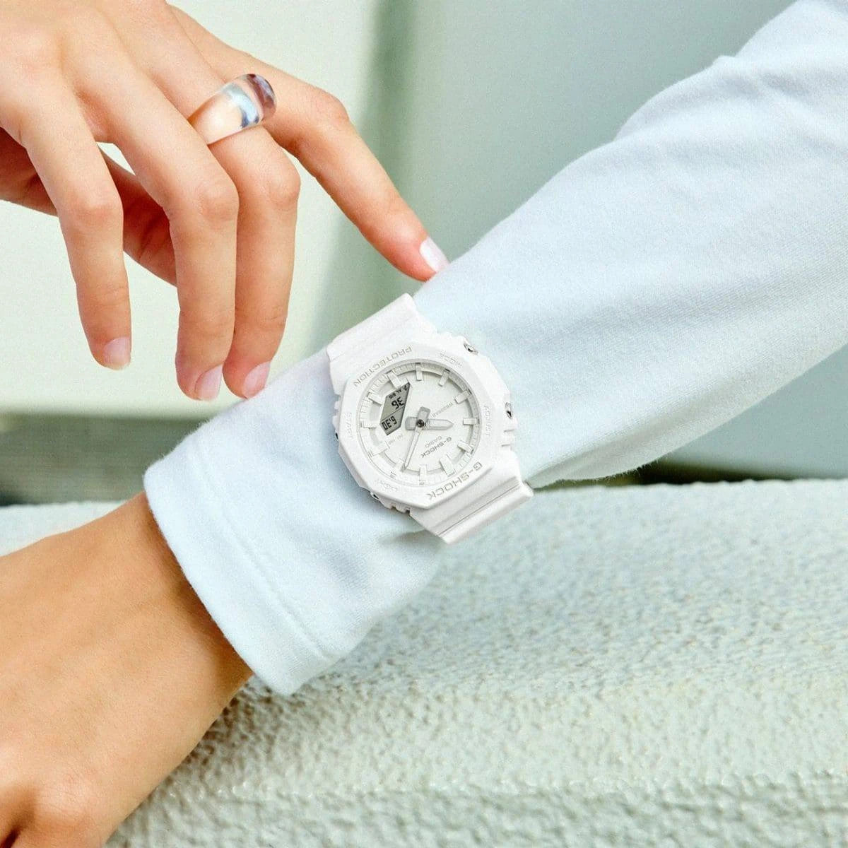 Дамски часовник Casio G-Shock - GMA-P2100VA-7AER