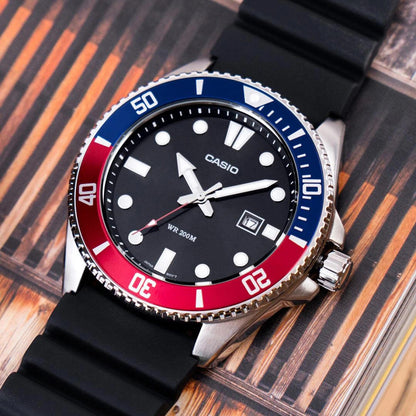 Мъжки аналогов часовник Casio Diving - MDV-10-1A2VEF