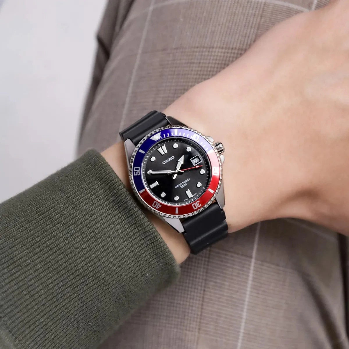 Мъжки аналогов часовник Casio Diving - MDV-10-1A2VEF