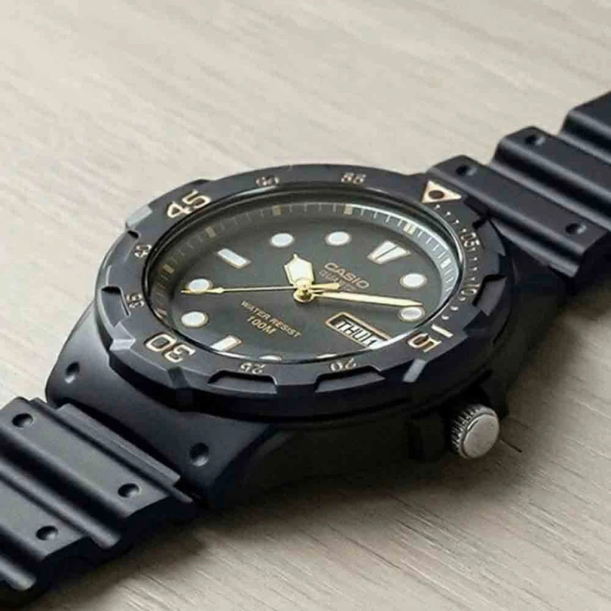Мъжки аналогов часовник Casio - Casio Collection - MRW-200H-1EVDF