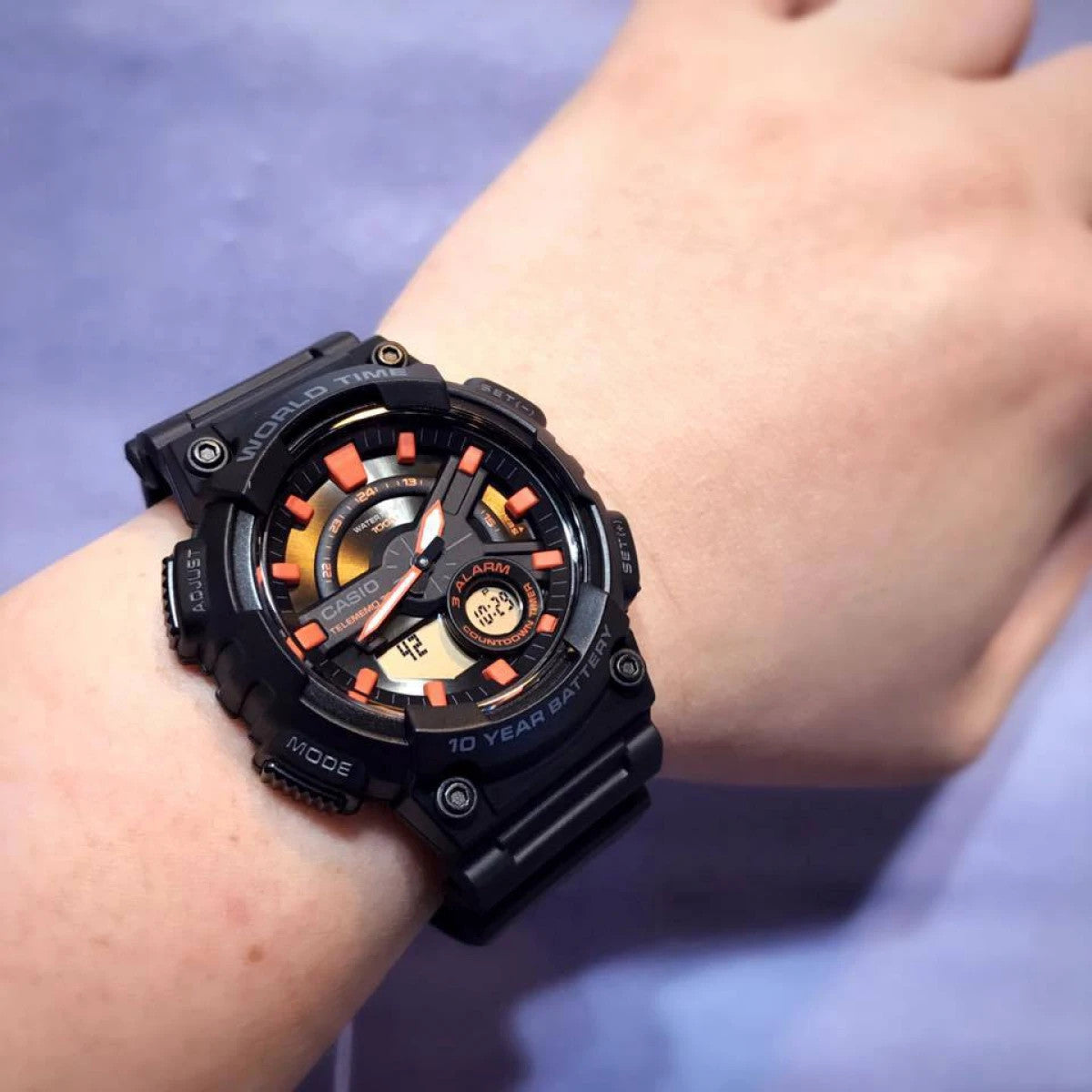 Мъжки дигитален часовник Casio - Casio Collection - AEQ-110W-1A2VDF