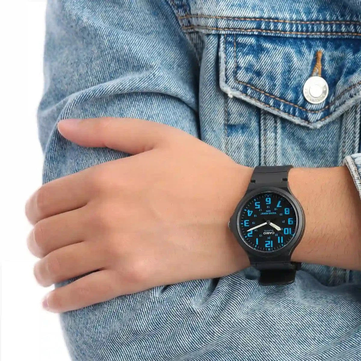 Мъжки аналогов часовник CASIO - Casio Collection - MW-240-2BVDF