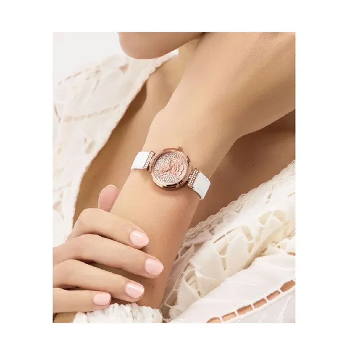 Дамски часовник GUESS - GW1046L4