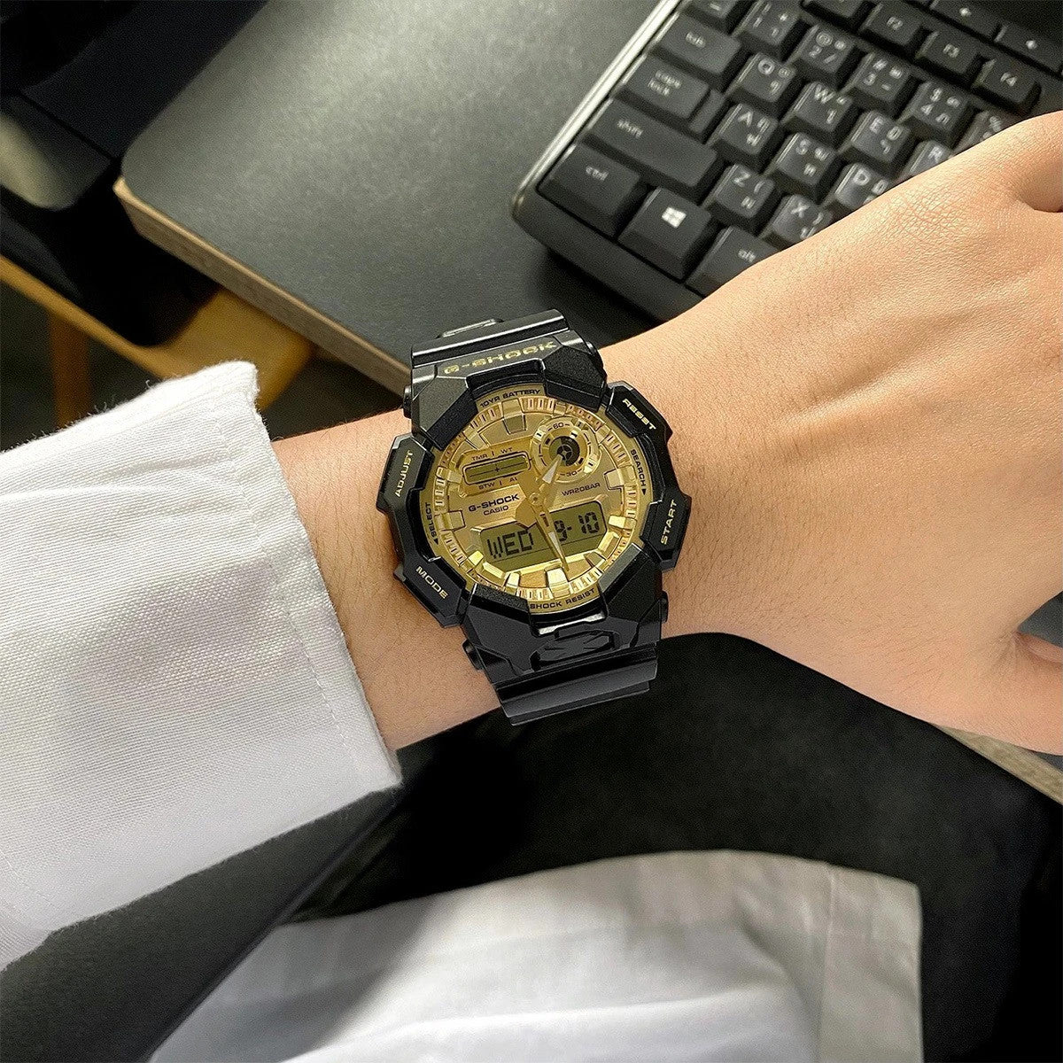 Мъжки часовник Casio G-Shock - GA-010GGB-1A9ER