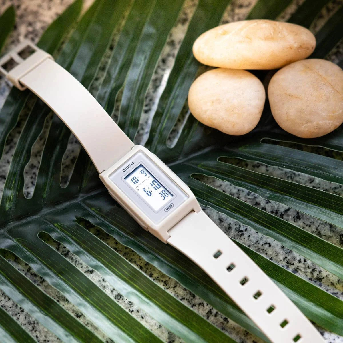 Дамски дигитален часовник Casio - LF-10WH-8EF